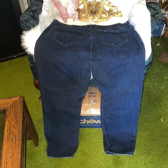 NYDJ Relaxed fit w/ tapered leg Women’s 22W** Note discoloration flaw in front** - Picture 8 of 10